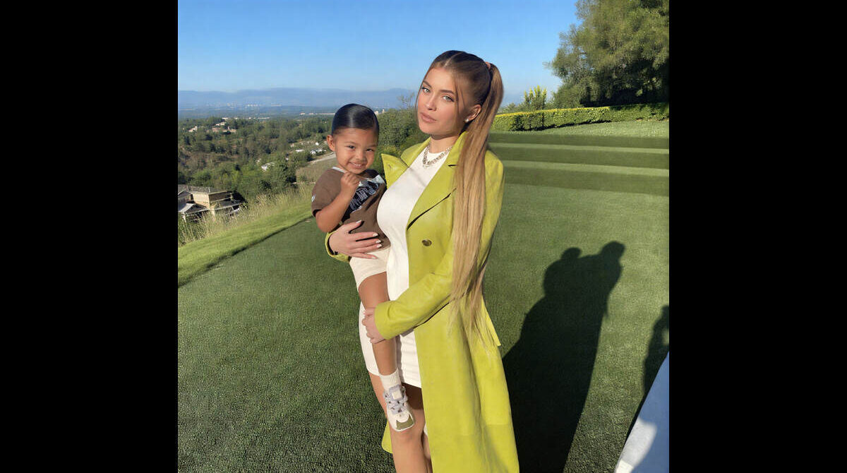 Kylie Jenner Net Worth 2026 – Wealth, Kylie Cosmetics Revenue & Billionaire Status 