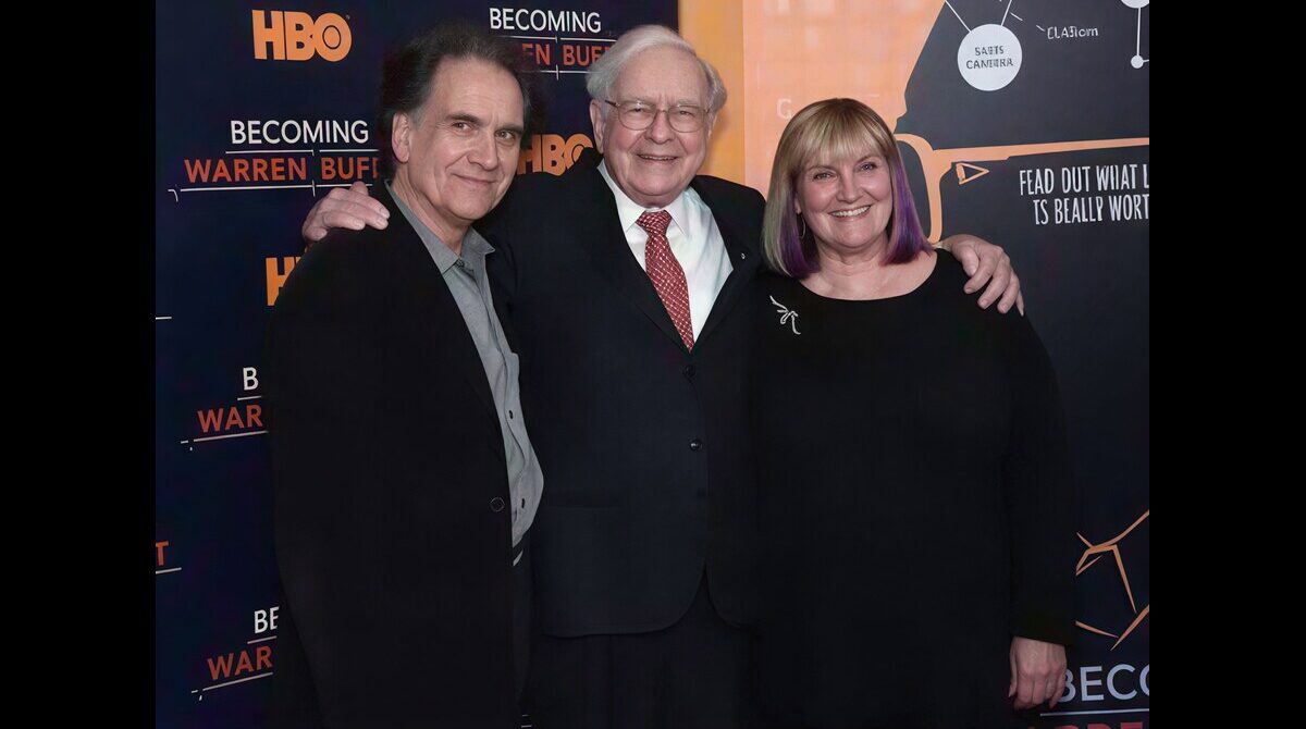 Warren Buffett Net Worth 2026: Wealth & Investments