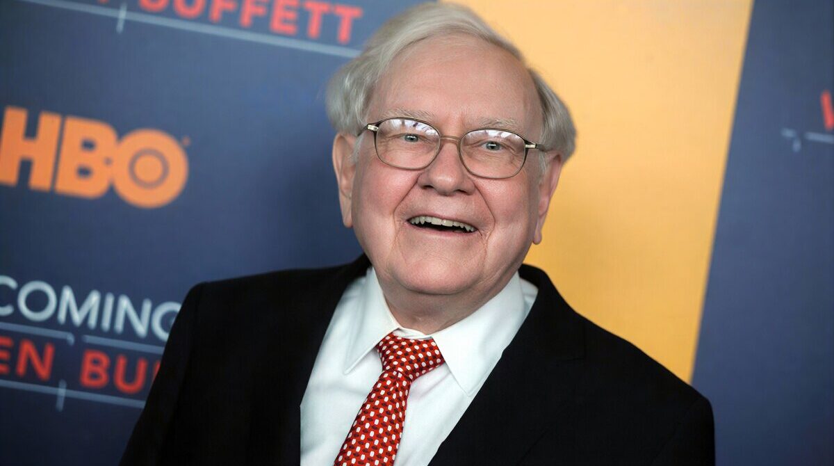 Warren Buffett Net Worth 2026: Wealth & Investments