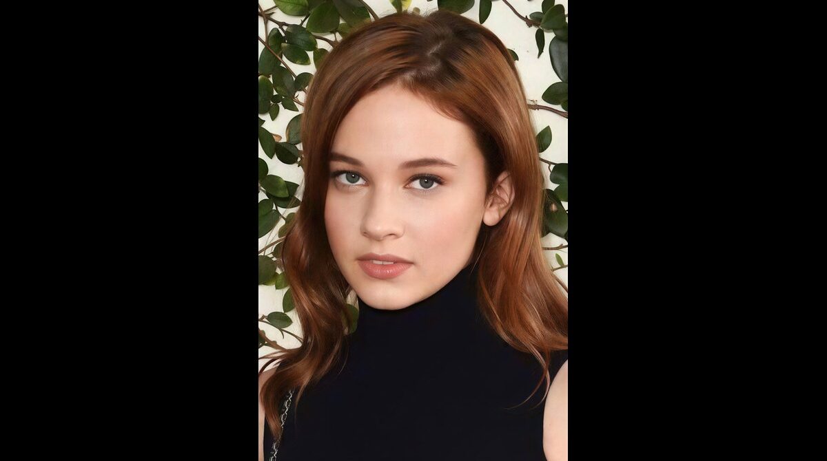 Cailee Spaeny red carpet look net worth 2026