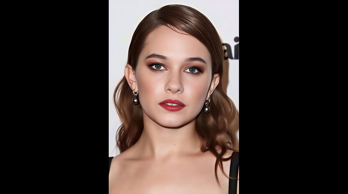 Cailee Spaeny smiling at event net worth 2026 