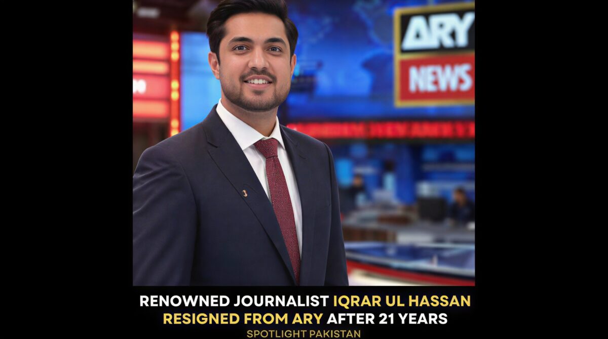 Pakistani journalist Iqrar Ul Hassan in studio