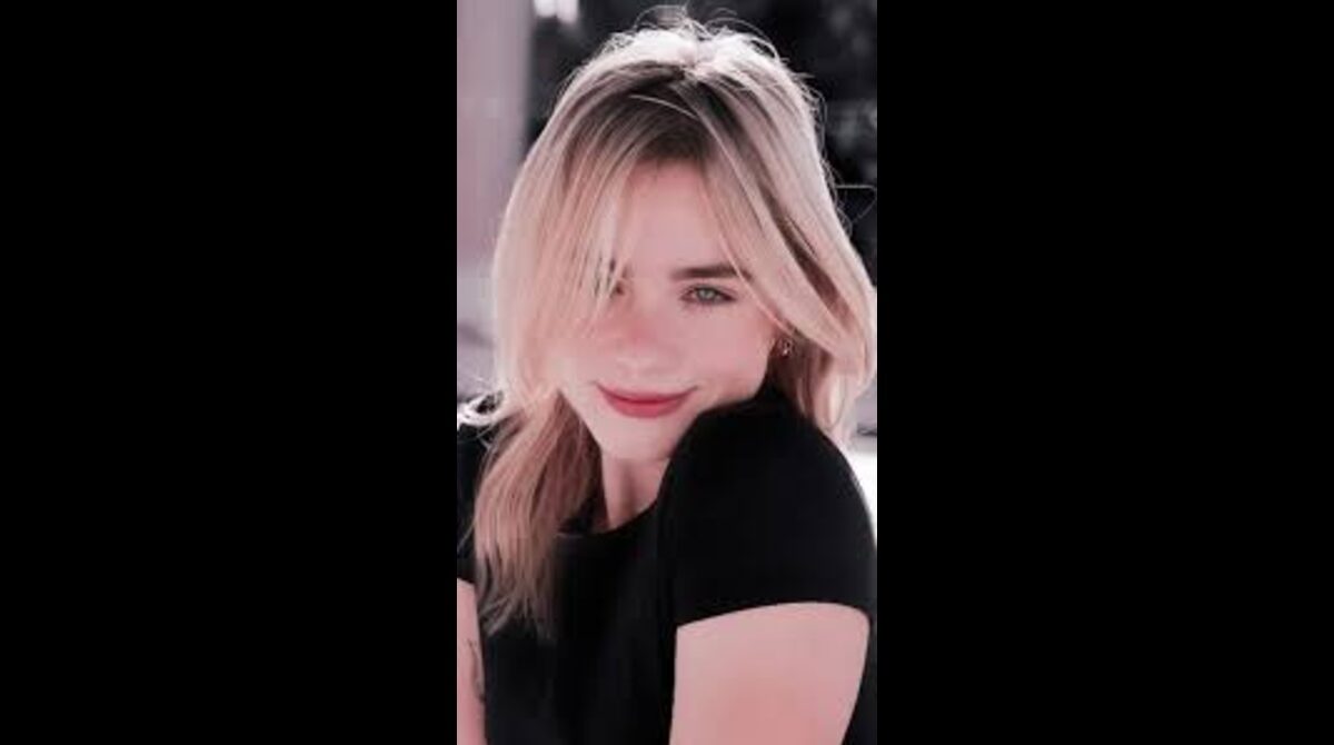 Spanish actress Clara Galle smiling during a Netflix movie premiere photoshoot