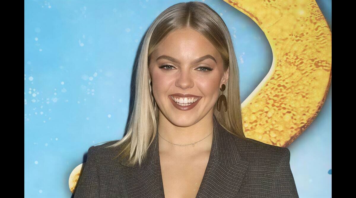 Reneé Rapp attending a Hollywood awards event showcasing her successful entertainment career and growing net worth