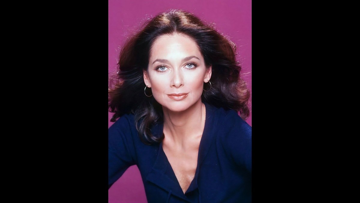Suzanne Pleshette portrait showcasing the Hollywood actress with an estimated $5 million net worth.